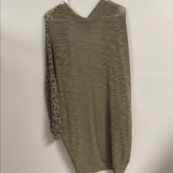 Stylish Tan Leopard Print Sweater - Picture 4 of 4